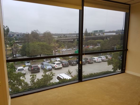 2 ROOM PRIVATE OFFICE ON GROUND FLOOR. FREE PARKING. VERY CENTRAL